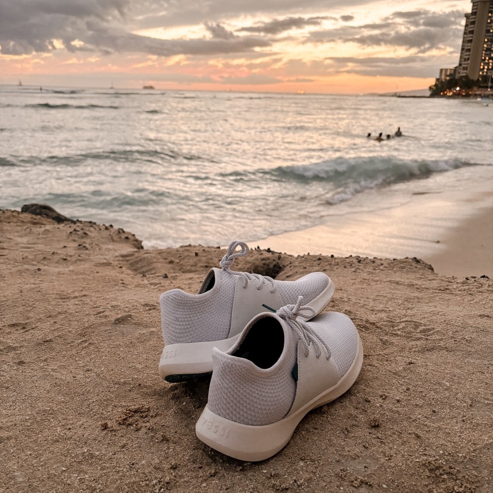 Vessi Everyday Classic - Pearl White Size 8 ladies